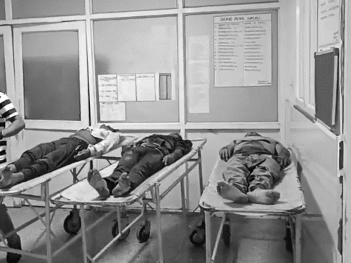 अस्पताल में 4 लोगों की मौत की पुष्टि की गई।