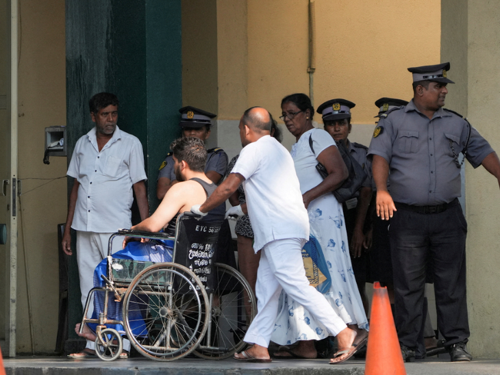 ईरानी नौसैनिकों को इलाज के लिए बुधवार को गाले के अस्पताल में ले जाया गया।