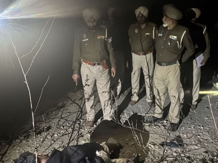 जख्मी आरोपी को अस्पताल ले जाने की तैयारी करती पुलिस पार्टी।