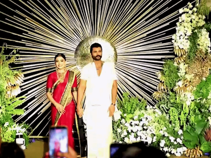 विजय-रश्मिका ने रिसेप्शन में ट्रेडिशनल लुक रखा है।