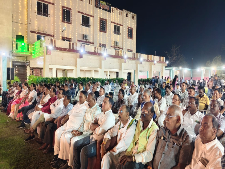 कार्यक्रम में बड़ी संख्या में कांग्रेस नेता और पदाधिकारी मौजूद रहे।