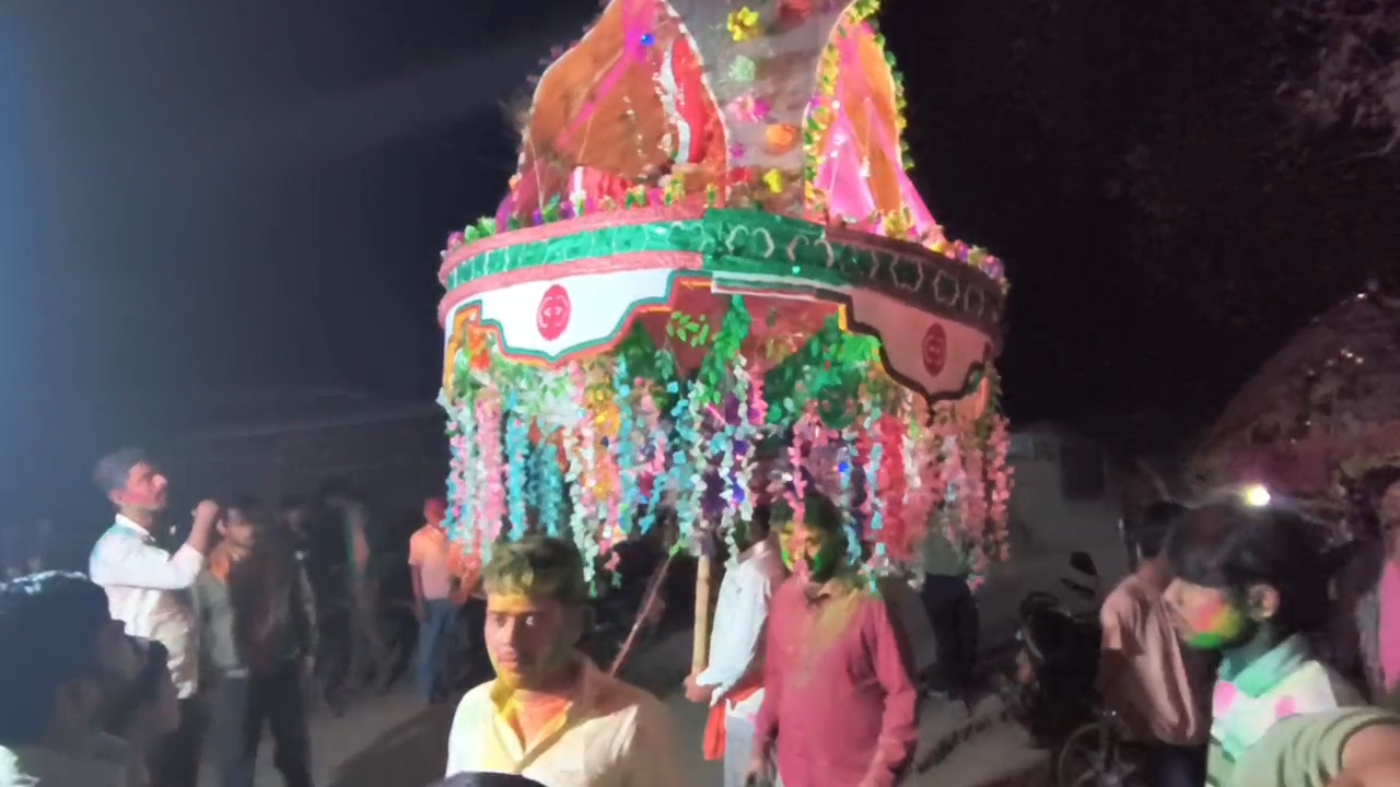 छाता बना आकर्षक का केंद्र।