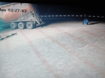 चोर चोरी करने के लिए ड्रम और पाइप साथ लेकर आए थे।