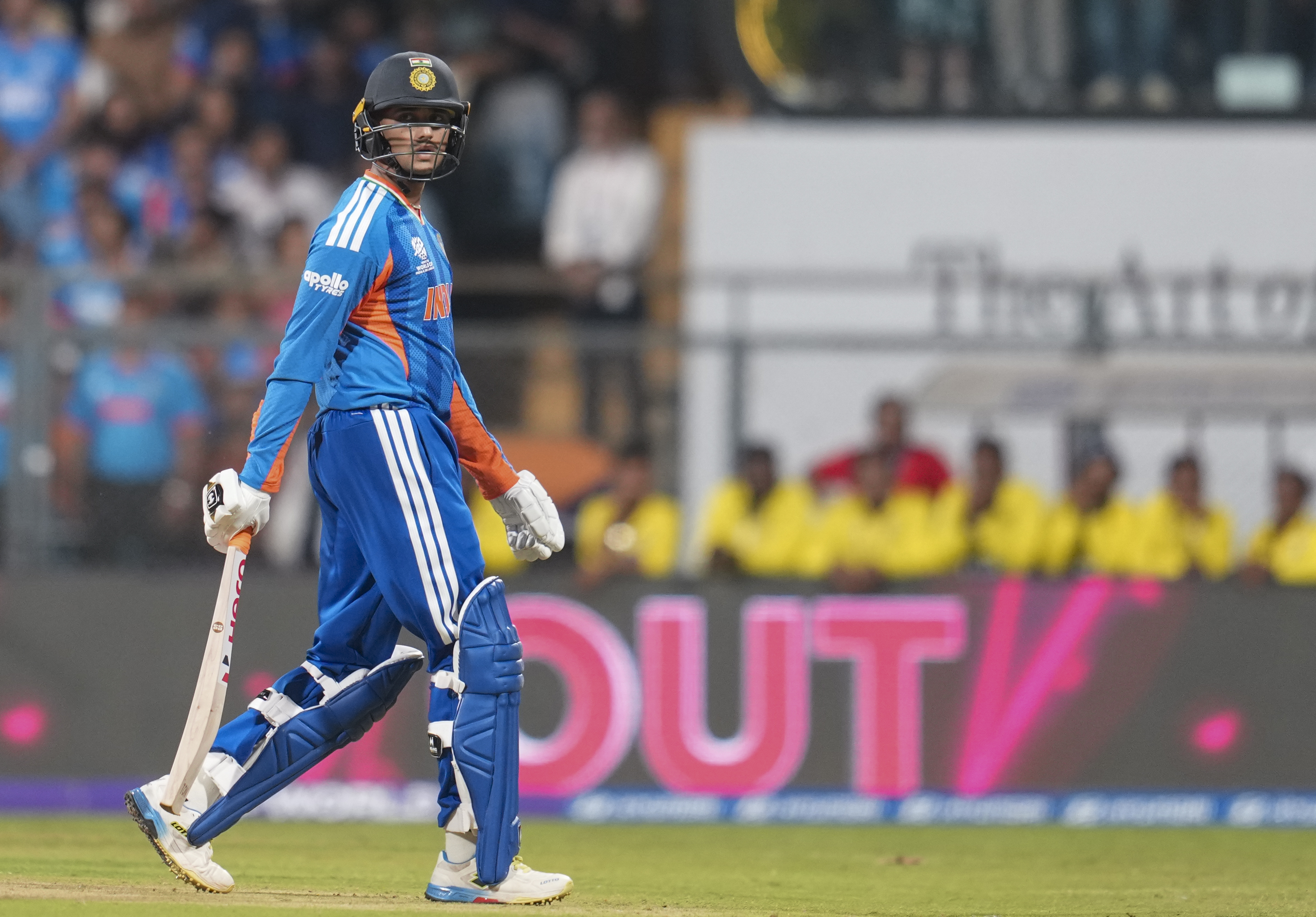 अभिषेक शर्मा 9 रन बनाकर आउट हुए।