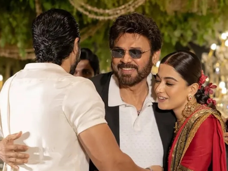 ग्रैंड रिसेप्शन में साउथ सुपरस्टार वेंकटेश ने विजय देवरकोंडा को गले लगाकर कपल को नई जिंदगी की शुभकामनाएं दीं।