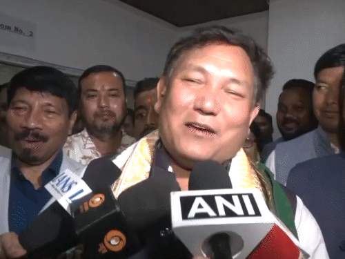 असम से भाजपा उम्मीदवार तेराश गोवाला, जोगेन मोहन और प्रमोद बोरो ने राज्यसभा चुनाव के लिए नामांकन किया।