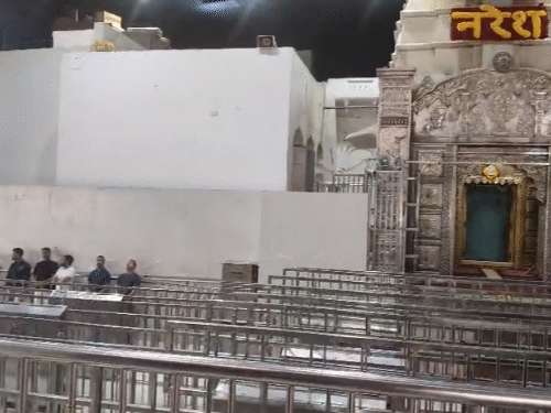 तिलक श्रृंगार के चलते बाबा श्याम के पट 5 मार्च को शाम 5 बजे तक बंद रहे।