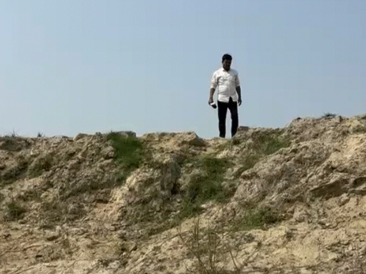 इसी पगडंडी से होकर गुजरे थे बच्चे।