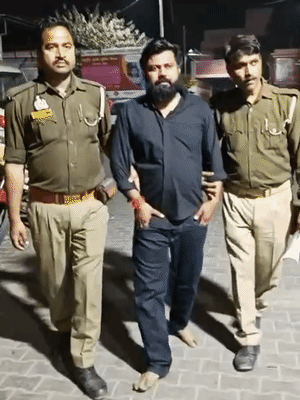 पुलिस ने आरोपी कार ड्राइवर गोल्डेन साहनी को गिरफ्तार कर लिया है।