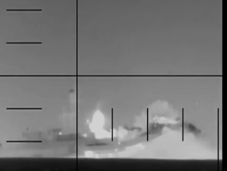 अमेरिकी रक्षा मंत्री पीट हेगसेथ ने बुधवार शाम बताया कि हिंद महासागर में अमेरिकी पनडुब्बी ने ईरानी जहाज को टॉरपीडो से निशाना बनाकर डुबा दिया। यह जहाज भारत से युद्ध अभ्यास में शामिल होकर लौट रहा था।