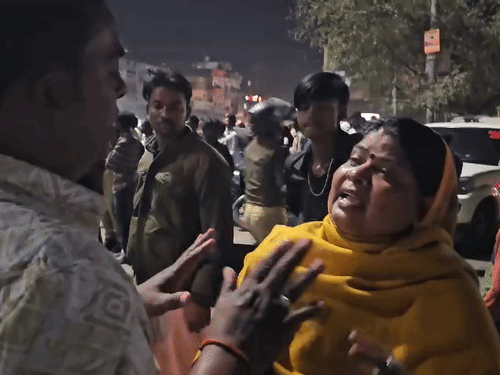 घटना के बाद मृतक के परिवार की महिलाएं अधिक आक्रोशित थीं। लोगों ने उन्हें समझाकर शांत कराने की कोशिश की।