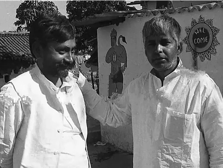 1970 में पटना यूनिवर्सिटी छात्र संघ के चुनाव में लालू यादव लॉ कॉलेज के महासचिव बने थे। इसी दौरान उनकी नीतीश से मुलाकात हुई थी। 1972 में नीतीश के समर्थन से लालू छात्रसंघ अध्यक्ष बने। लालू को सीएम बनाने में नीतीश का बड़ा रोल था, लेकिन बाद में दोनों एक-दूसरे के विरोधी बन गए।