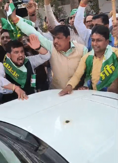 CM हाउस के बाहर JDU कार्यकर्ताओं ने विधायक प्रेम मुखिया का विरोध किया।