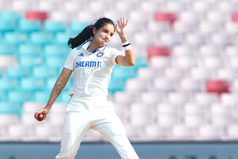 रेणुका सिंह ने भारत के लिए 3 टेस्ट मैचों में 2 विकेट लिए हैं.