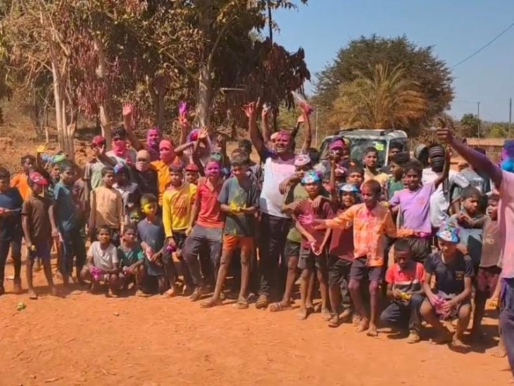 अबूझमाड़ का कुतुल एरिया जिसे नक्सलियों की राजधानी कहा जाता था। वहां आजादी के बाद पहली बार होली मनाई गई है।