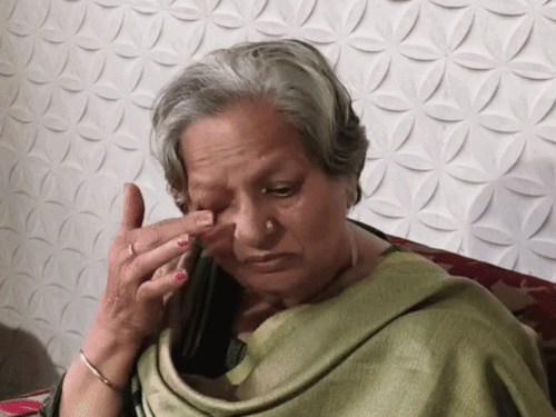जालंधर में नैन्सी ग्रेवाल की मां कत्ल की वजह बताते हुए।