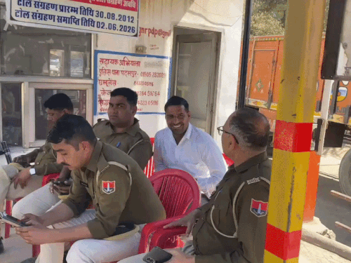 धरनास्थल पर पुलिस जाब्ता भी तैनात किया गया है।