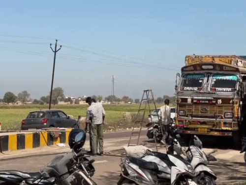 ट्रक यूनियन ने भी किसानों को समर्थन दिया है।