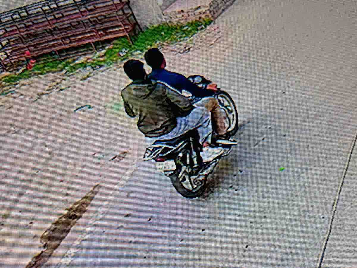 सीसीटीवी में कैद बाइक सवार लुटेरे