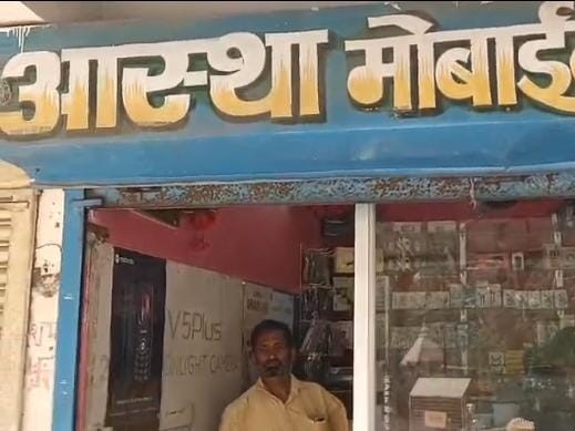 रातों रात दुकान खाली कर गए