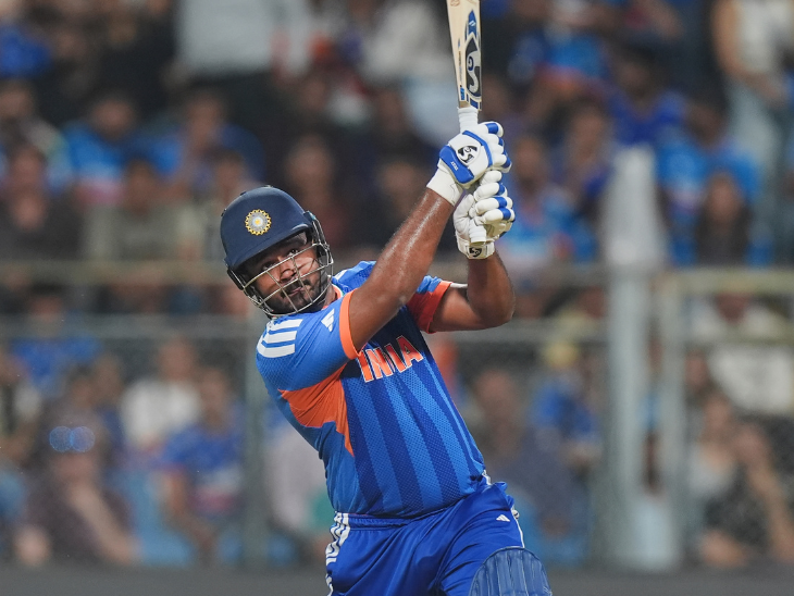 सैमसन ने आर्चर की गेंद पर चौका लगाकर अपना खाता खोला।