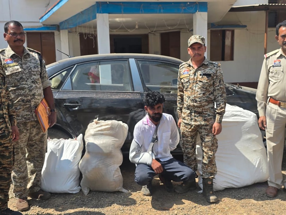 11 लाख 20 हजार 760 रुपये का अवैध गांजा जब्त