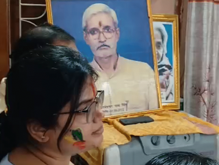 आकांक्षा ने कहा कि दादाजी मुझे छठी क्लास तक मैथ्स पढ़ाते थे।