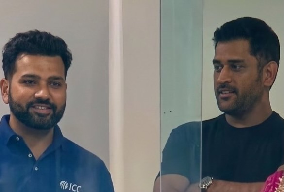 पूर्व भारतीय कप्तान महेंद्र सिंह धोनी और रोहित शर्मा मैच देखने पहुंचे।