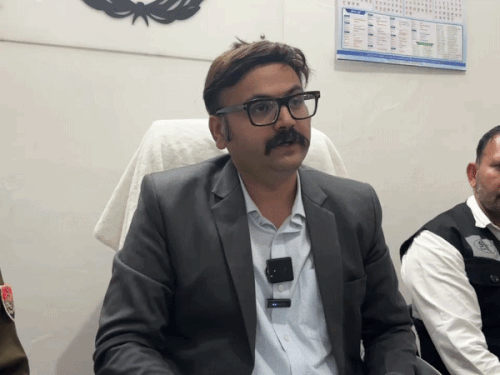 एसटीएफ ASP विक्रांत भूषण जानकारी देते हुए।