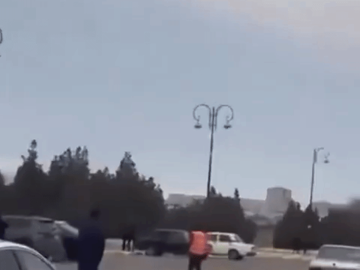 अजरबैजान में ड्रोन हमले में दो लोग घायल हुए और एक एयरपोर्ट टर्मिनल को नुकसान पहुंचा।