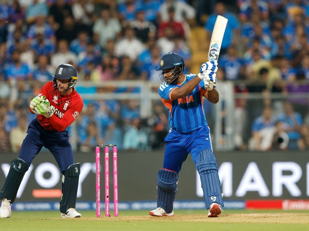 संजू सैमसन ने लगातार दूसरे मैच में प्लेयर ऑफ द मैच अवॉर्ड जीता। इंग्लैंड से पहले वेस्टइंडीज के खिलाफ 97 रन की पारी के लिए उन्हें यह अवॉर्ड मिला था। - Dainik Bhaskar