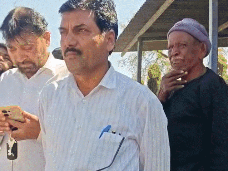 परिजन का आरोप है कि पुलिस को कई बार शिकायत की लेकिन उसने कुछ नहीं किया।