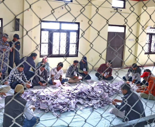 काठमांडू में वोटों की गिनती करते हुए चुनावकर्मी।