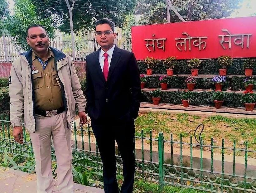 पिता एएसआई रत्न सिंह के साथ मंजीत सिंह।