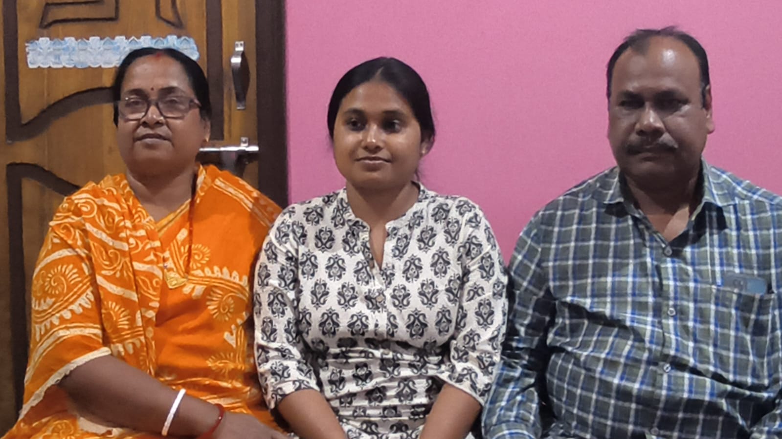 सुदीपा प्रतिदिन 15 से 16 घंटे पढ़ाई करती थीं।