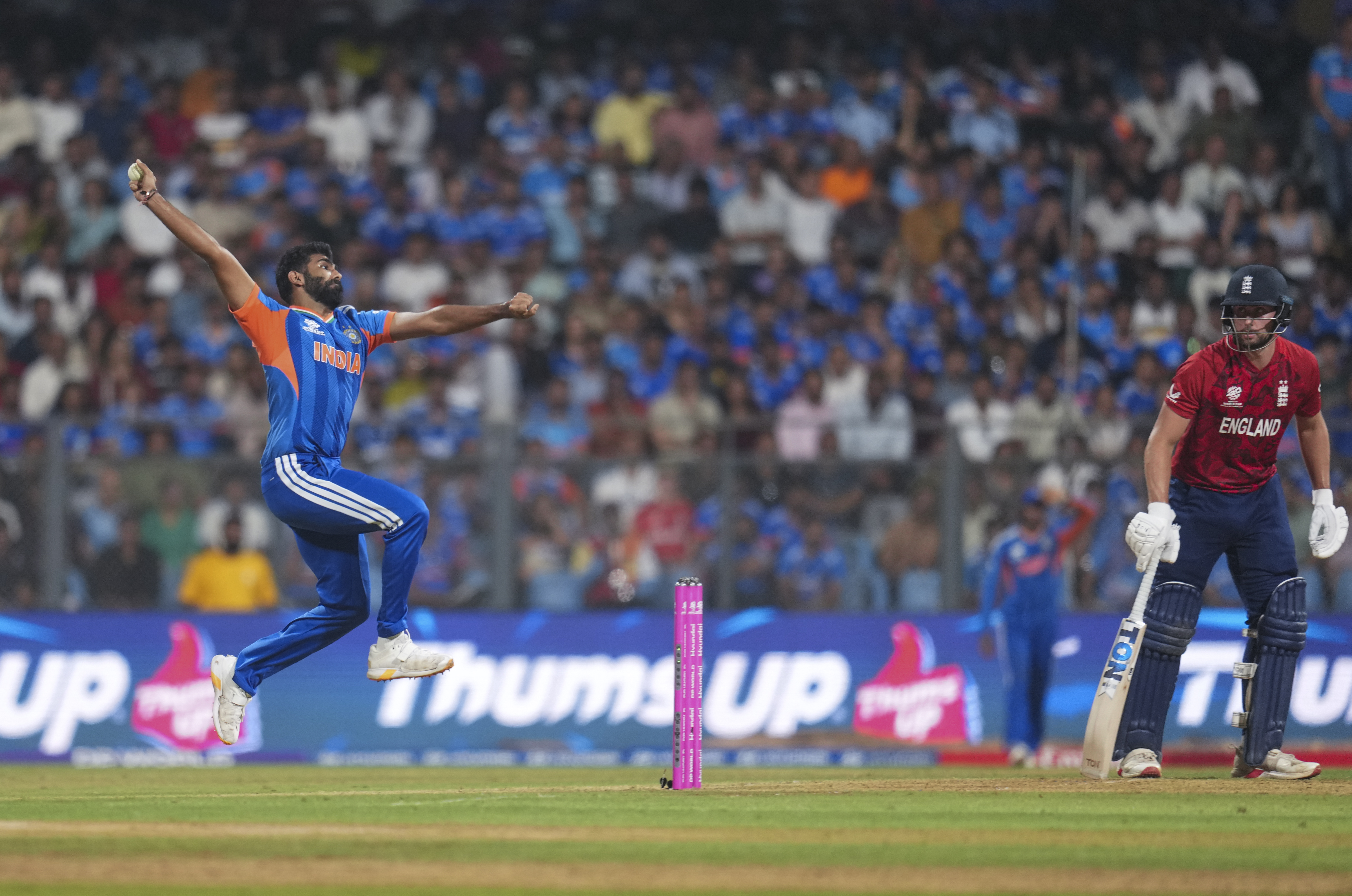 विल जैक्स ने इंग्लैंड को सेमीफाइनल तक पहुंचाया, लेकिन टीम भारत से हार गई। जैक्स टूर्नामेंट में 4 बार प्लेयर ऑफ द मैच चुने गए।