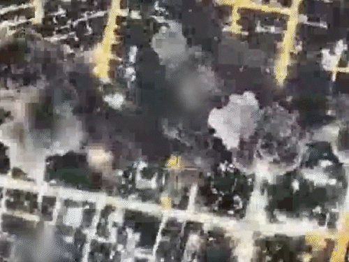 50 इजराइली एयर फोर्स के फाइटर जेट्स ने शुक्रवार को तेहरान में ईरानी सरकार के लीडरशिप कंपाउंड के नीचे अली खामेनेई के अंडरग्राउंड मिलिट्री बंकर को ध्वस्त कर दिया। (सोर्स-IDF)