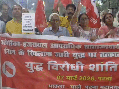 पटना में भाकपा माले ने निकाला शांति मार्च।