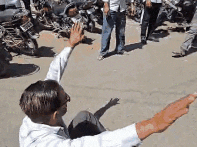 उज्जैन में सड़क चौड़ीकरण के विरोध में उतरे स्थानीय लोग