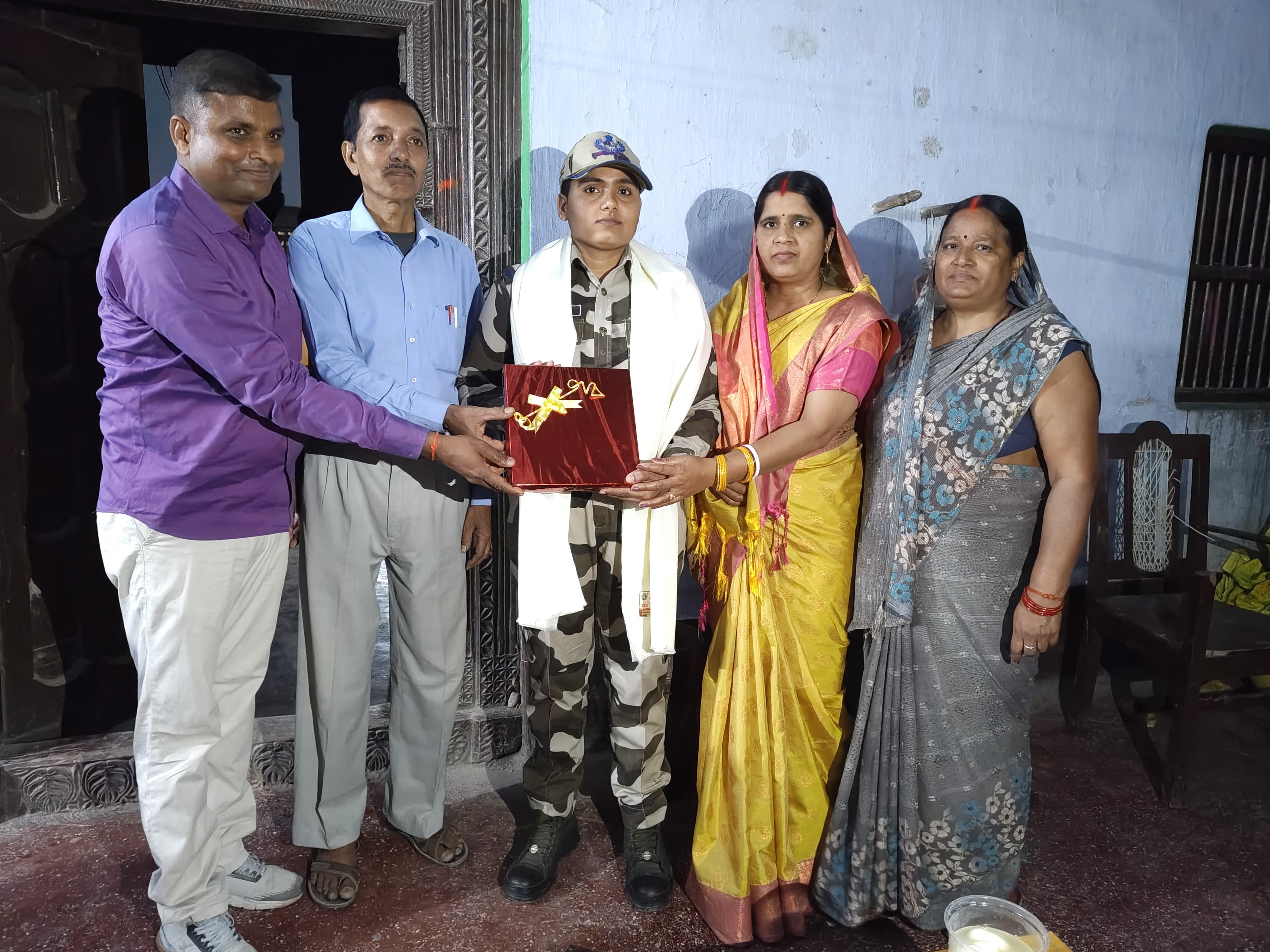 Tanu Rai CISF Homecoming Welcome Taraiya