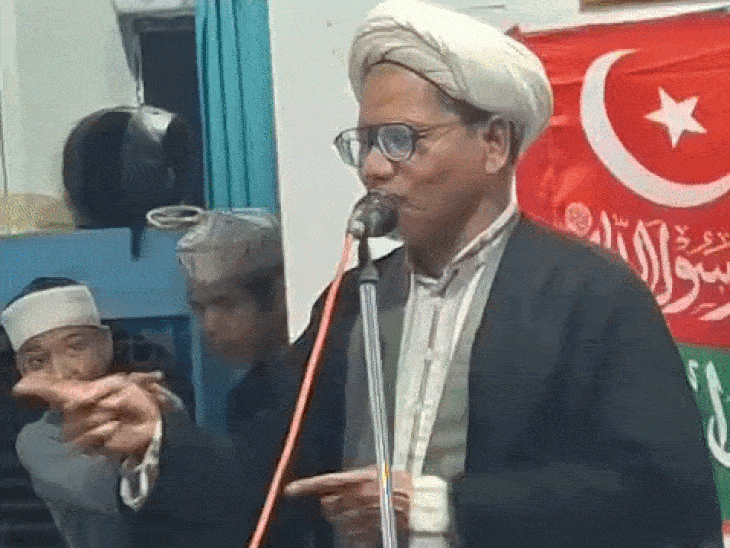 भोपाल में जलसा-ए-शहादत में अमेरिका-इजराइल मुर्दाबाद के नारे: मौलाना ने ट्रंप पर की आपत्तिजनक टिप्पणी, पोस्टरों को पैरों से कुचला - Bhopal News मौलाना रजी उल हसन हैदरी