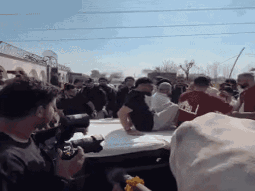 अपने नए गीत ‘टटीरी’ के प्रमोशन के सिलसिले में बादशाह बुग्गी में बैठकर सोनीपत के एक गांव में पहुंचे थे।