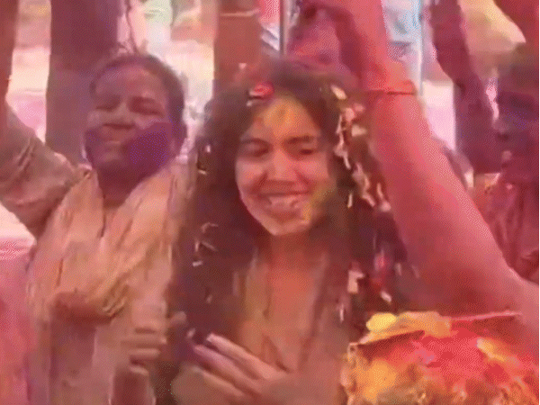 रतलाम कलेक्टर का होली पर डांस। दतिया में कलेक्टर स्वप्निल वानखेड़े भी थिरके।