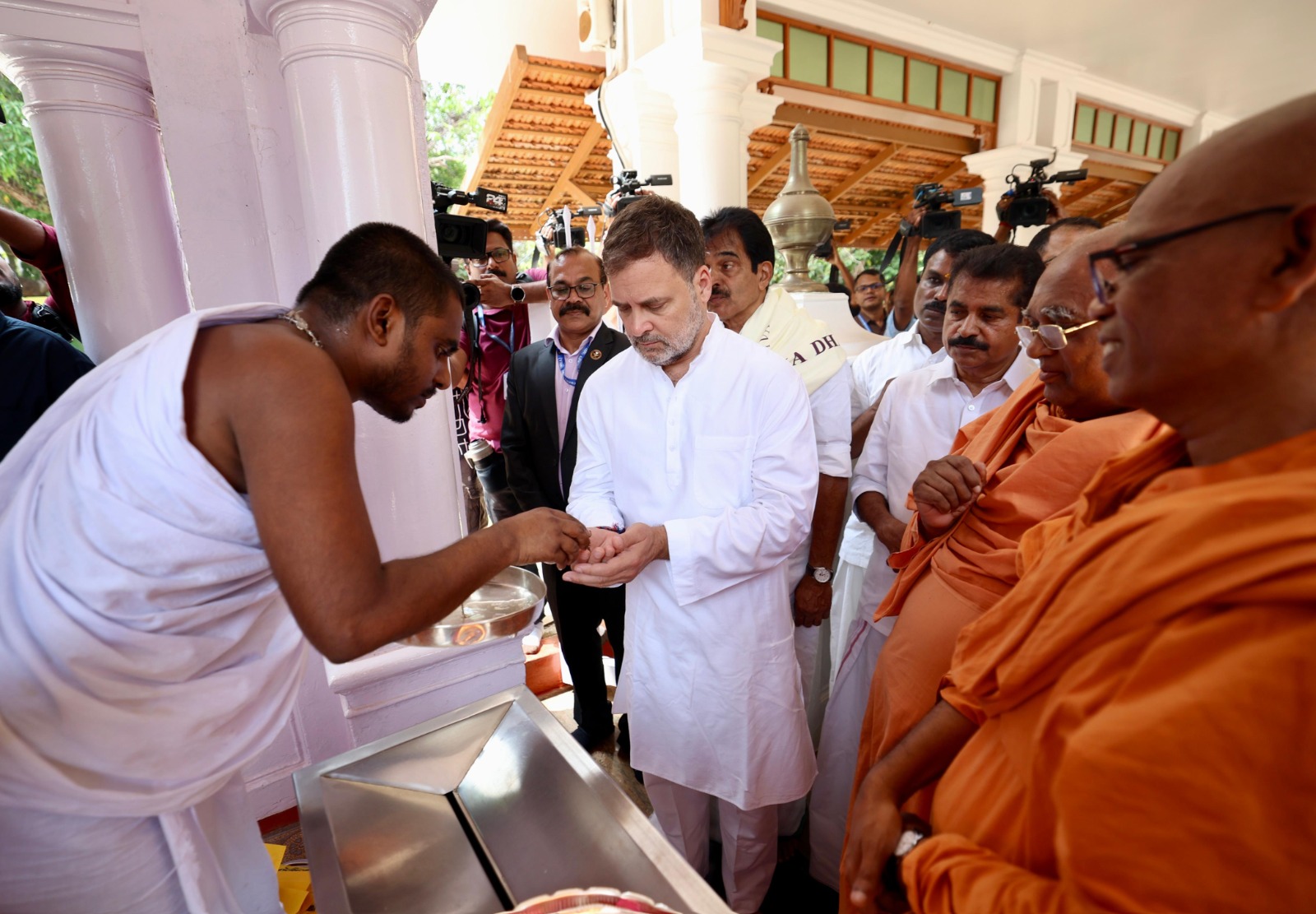 राहुल म्हणाले- राजकारणी नसतो, तर एयरोस्पेस उद्योजक असतो: चीनच्या स्तुतीत म्हटले- चीनची औद्योगिक उत्पादन प्रणाली अतुलनीय, पण तो लोकशाही नसलेला देश