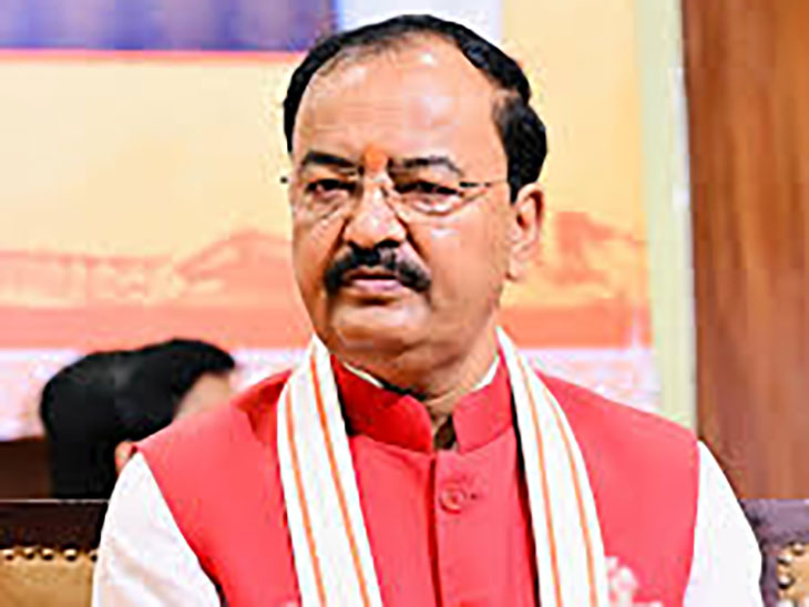 केशव सरस महोत्सव कार्यक्रम के उद्घाटन के लिए दूसरे हेलिकॉप्टर से कौशांबी रवाना हुए।