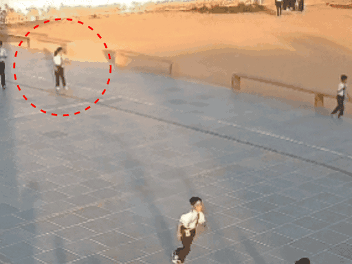 खेलते-खेलते दिव्या कुछ इस तरह अचानक लड़खड़ाकर स्कूल के ग्राउंड में गिर गई थी।