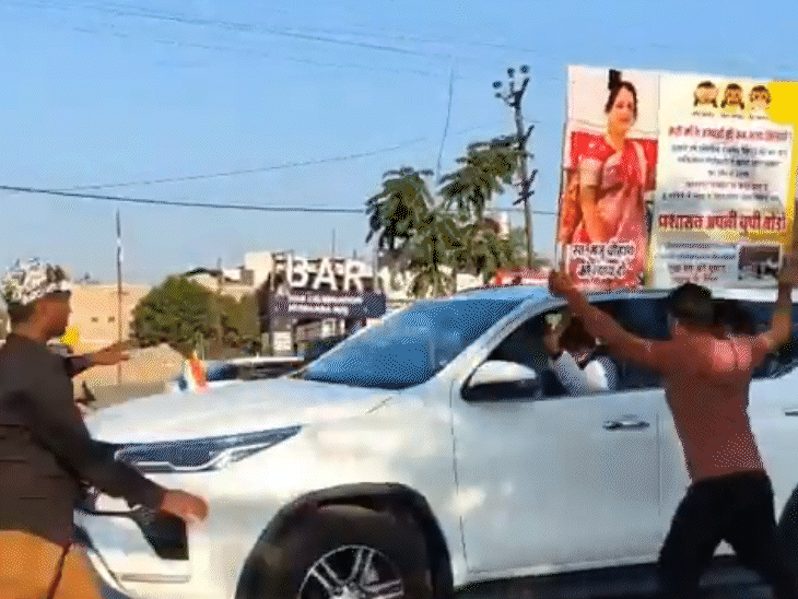 युवक ने अपनी मां की मौत के लिए जिम्मेदार डॉक्टर पर कार्रवाई की मांग की।