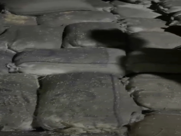 जांच में धान में नमी मिलने की पुष्टि हुई।