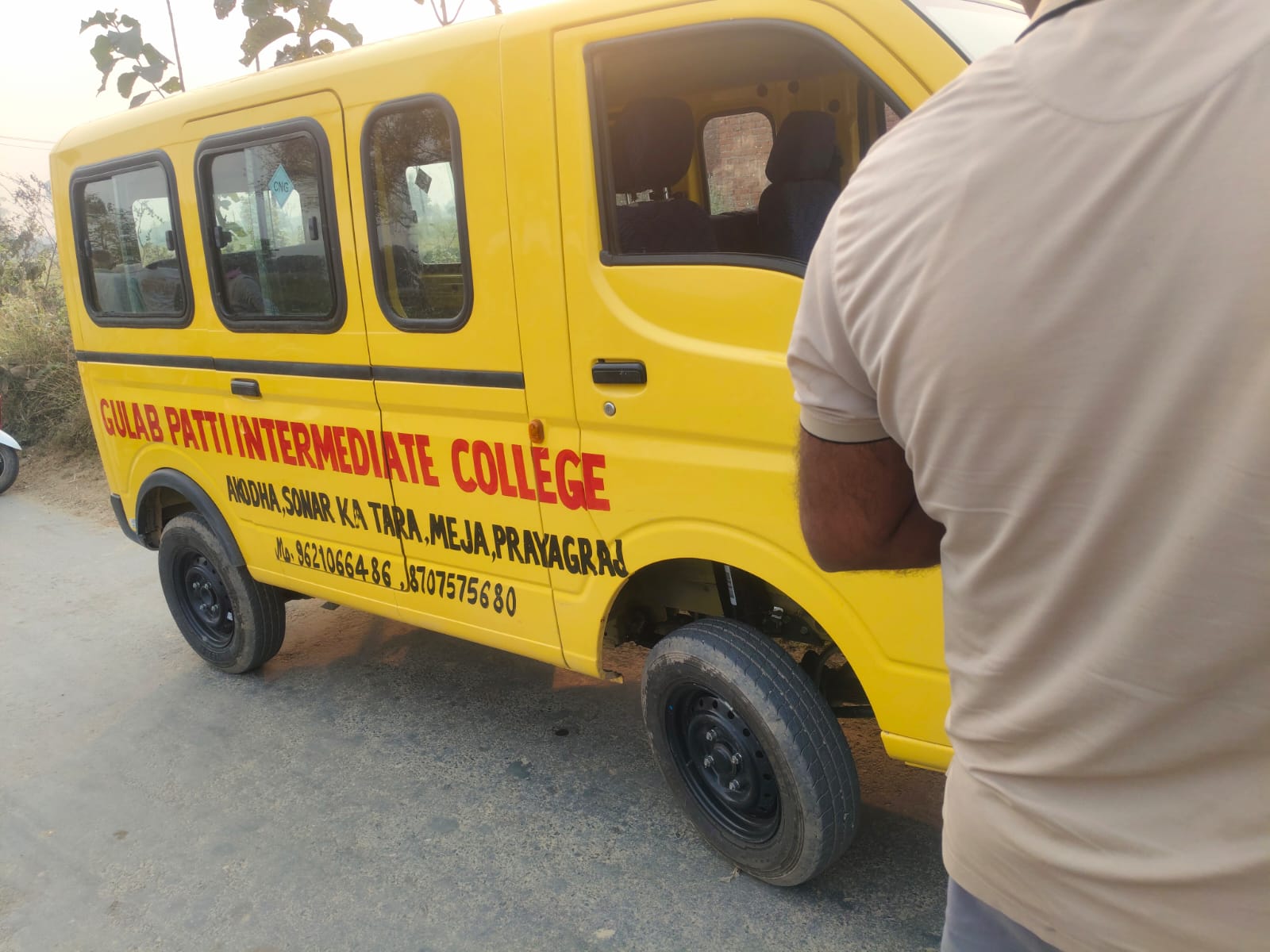Prayagraj LKG Student Kidnapped | Child Dragged Into Car; Father ...