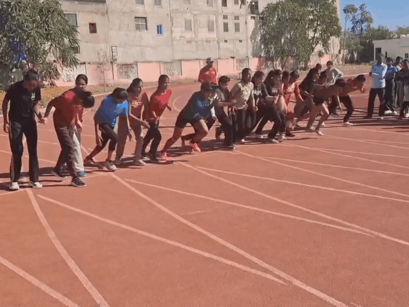 महिलाओं के लिए 100 मीटर, 200 मीटर और 400 मीटर की दौड़ आयोजित की गई